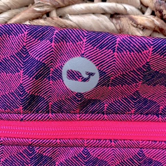 Vineyard Vines Etched Whale Tail Performance Legging - Picture 6 of 10